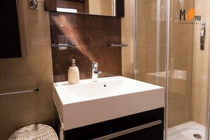 Comfort Apartment, Balcony, Park View | Bathroom sink - MS Pro Apartamenty AQUARIUS (Kolobrzeg)