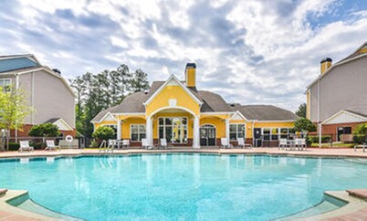 1 br/1b apt located off I295 Relaxing / Calm atmosphere with Resort Style Pool