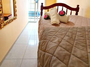 1 bedroom, iron/ironing board, internet, bed sheets - Adeje House, 2 bedrooms Wifi Free (Adeje)