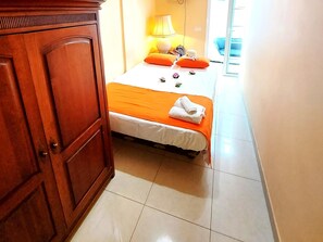 1 chambre, fer et planche à repasser, accès Internet, draps fournis