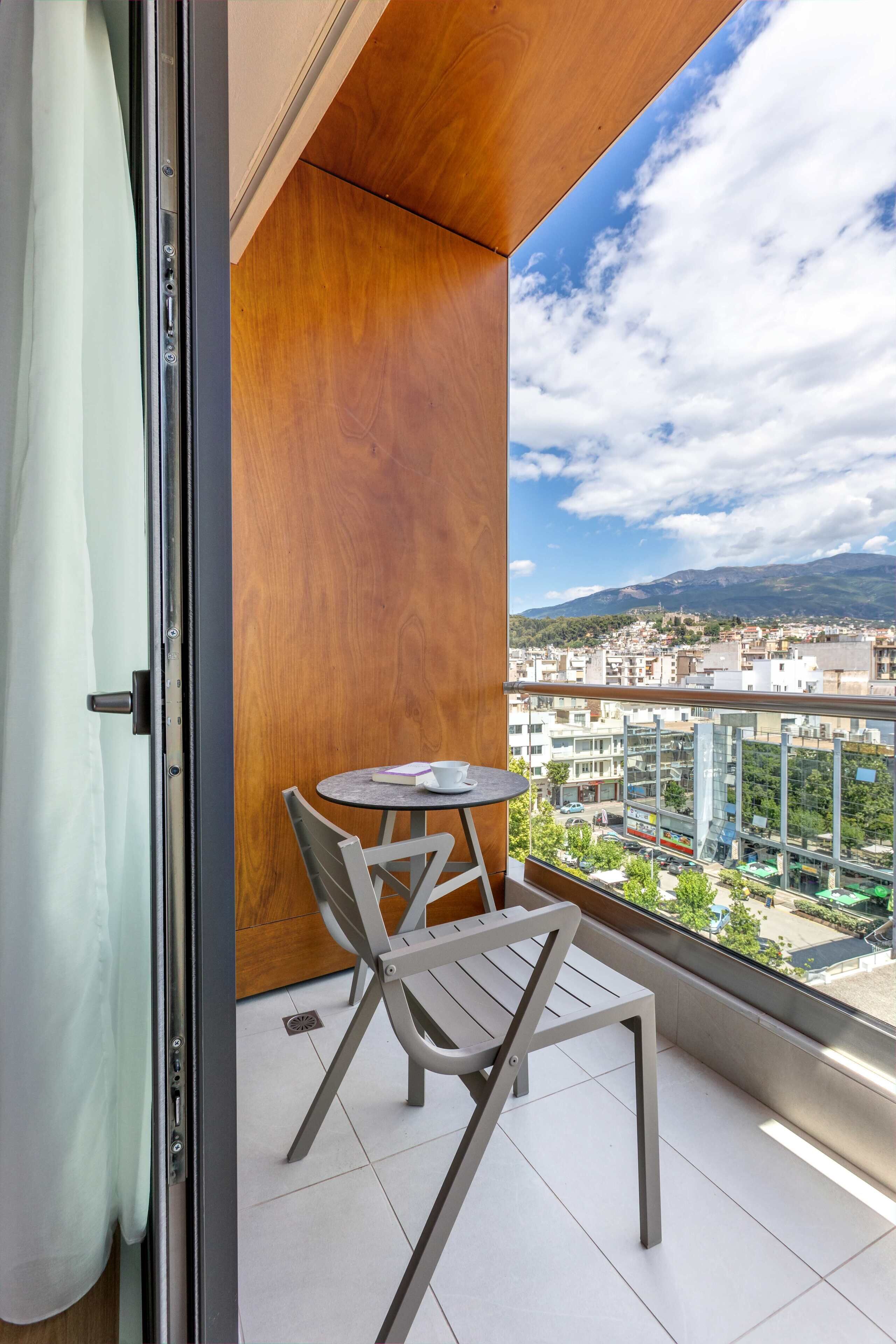 高级双人房或双床房, 城市景观 | 露台