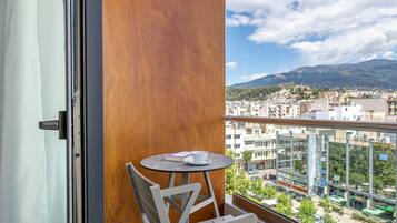 ห้องซูพีเรียดับเบิลหรือทวิน, วิวเมือง | ลานระเบียง/นอกชาน