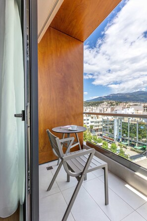 Superior kamer, 1 twee- of 2 eenpersoonsbedden, uitzicht op stad | Terras