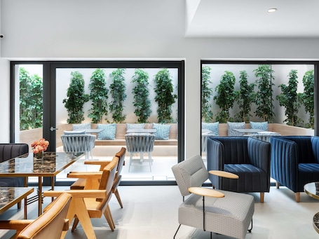 Daily continental breakfast (EUR 12 per person)