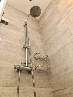 Shower, hair dryer, towels - Gran Harbour Penthouse (L-Isla)