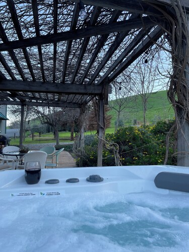 Powell Ranch Enjoy  jacuzzi  on  beautiful farm; 