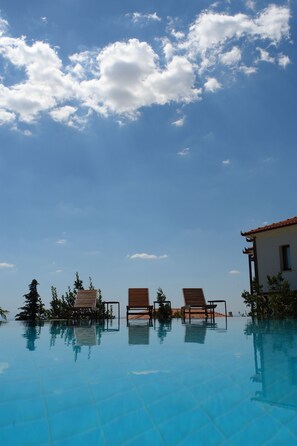 Seasonal outdoor pool - Roxani Country House Resort (Maroneia-Sapes)