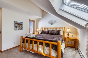 2 bedrooms, internet, bed sheets