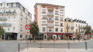 A multi-story building with a no U-turn sign, a restaurant, and a visible storefront.