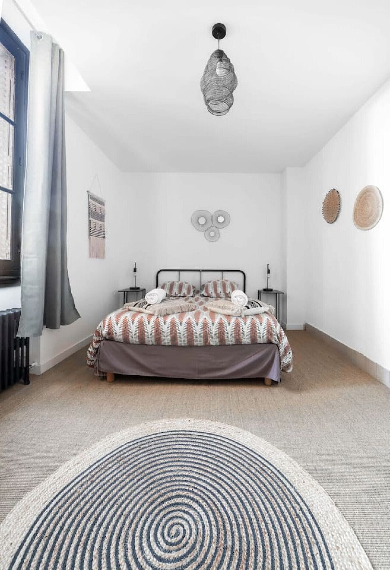 1 室のベッドルーム、デスク、アイロン / アイロン台、旅行用ベビーベッド