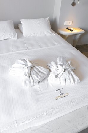 迷你吧、隔音、免费 WiFi、床单