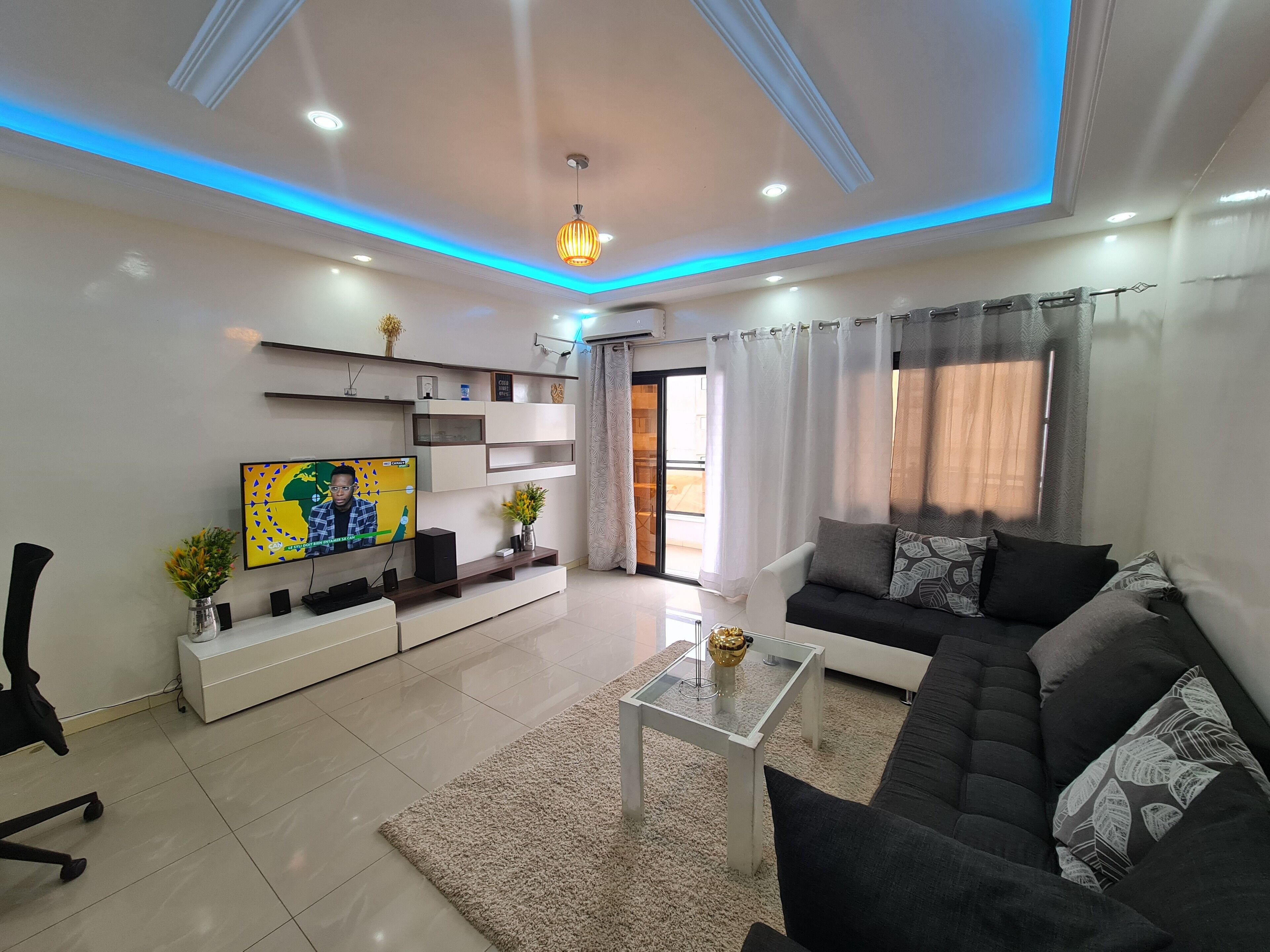 TV connectée, jeux vidéo, vidéothèque, chaîne hi-fi