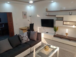 TV connectée, jeux vidéo, vidéothèque, chaîne hi-fi