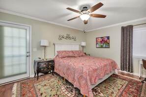 3 bedrooms, desk, iron/ironing board, free WiFi