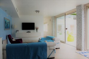 Televisión y futbolito 