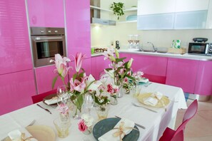 Fridge, microwave, oven, dishwasher - Villa Caraitria by Pugliadamare (Martina Franca)