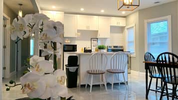 Fridge, microwave, oven, coffee/tea maker