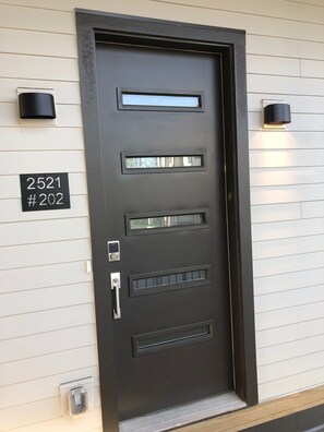Exterior detail - 7 minutes to Broadway! Free Parking! Sleeps 6! (Nashville)
