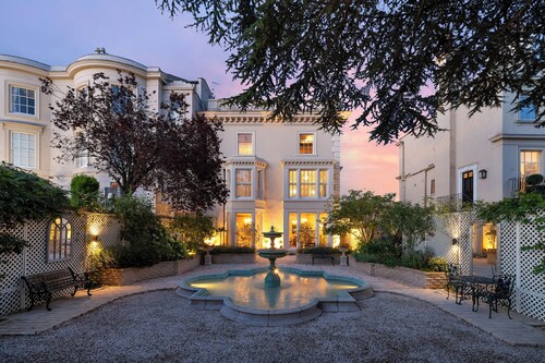 Luxury Villa - City Centre - Sleeps 13 - Parking