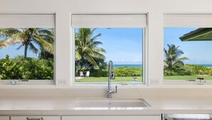 Unclassified image, 3 of 48, button - Kai Nani - Kailua Beach, Oahu (Kailua)