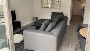 60-cm-Smart-TV mit Kabelempfang, Fernseher, Netflix