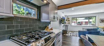 LodgeChic - Pet friendly, hot tub, ground floor living