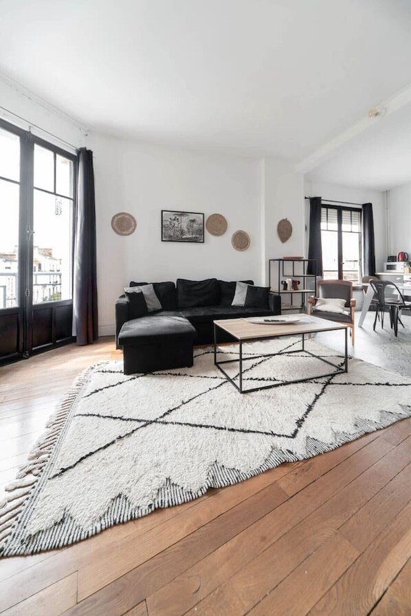 TV - Appartement design et lumineux en centre-ville (Vichy)