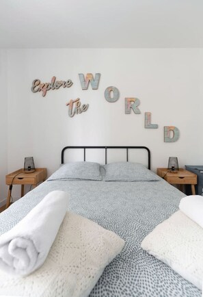 2 bedrooms, desk, iron/ironing board, travel crib