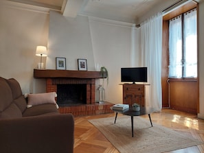 TV