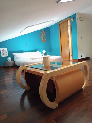 2 Schlafzimmer, Schreibtisch, Bügeleisen/Bügelbrett, Reisekinderbett