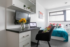 1 dormitorio, escritorio, tabla de planchar con plancha y wifi gratis