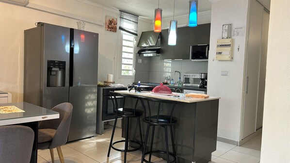 Private kitchen - Very nice T5 fully air-conditioned, soundproofed (3 bedrooms and 3 bathrooms) (Les Trois-Îlets)