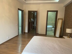 3 bedrooms, WiFi - most luxurious location in Tbilisi, in Vake area. (T'bilisi)