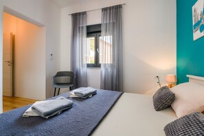3 quartos, ferros/tábuas de passar roupa, Wi-Fi, roupa de cama