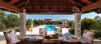 Villa Orhid near Split, heated pool