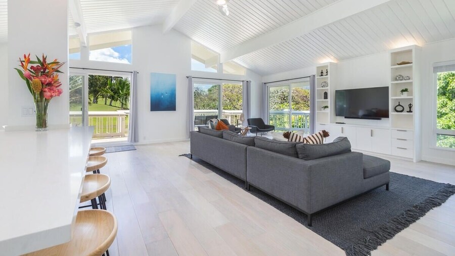 Hale Mauna Nui 4 Bedroom Home by RedAwning