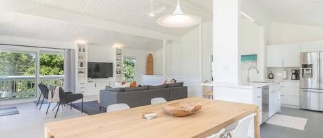 House, 4 Bedrooms | Private kitchen