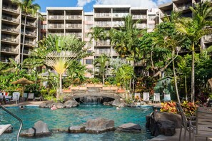 คอนโด, 2 ห้องนอน | สระว่ายน้ำ