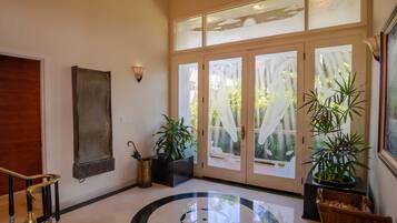 House, 3 Bedrooms | Living room | Smart TV