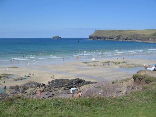 Comfortable family house with open plan kitchen/diner, sitting room & 4 bedrooms