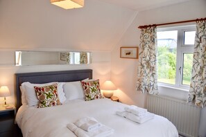 6 bedrooms, iron/ironing board, free WiFi