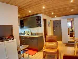 Interior - Modern Apt With View On The Aiguille Du Midi (Chamonix-Mont-Blanc)