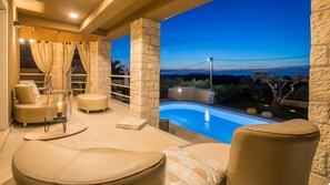 A heated pool - Villa Keli with a pool and an amazing view (Mekisi Kod Vizinade)