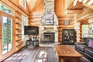 Télévision, cheminée, console de jeux vidéo, lecteur de DVD