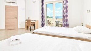 3 chambres, fer et planche à repasser, Wi-Fi, draps fournis