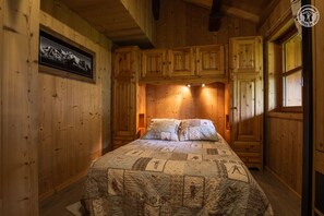 5 bedrooms, iron/ironing board, travel cot, free WiFi
