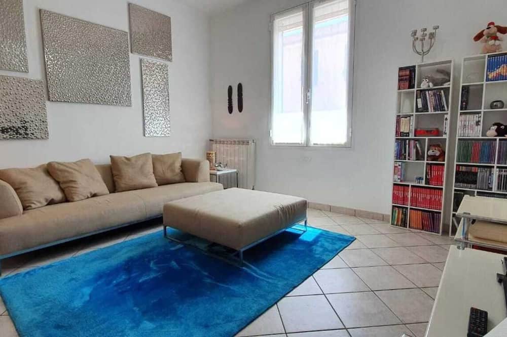 1 Bed Flat - Sleeps 2 - Parking - Wifi