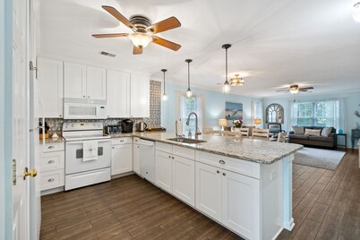 Salt & Light - 1st Floor 3BR unit in True Blue