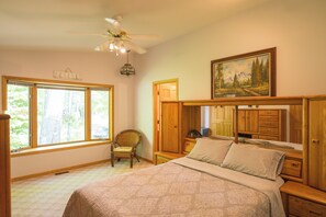 5 bedrooms, free WiFi, bed sheets