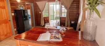 Aloe Cottage, Cute 2 Bedroom Caribbean Cottage with 2 Verandas
